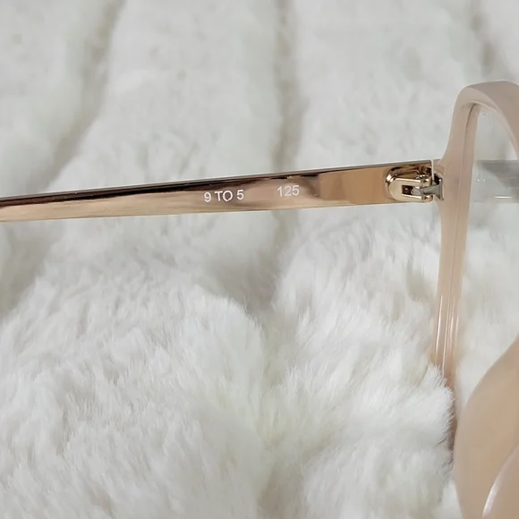 QUAY // ltd ed jlo collaboration nude xl square blue light glasses - Picture 16 of 16